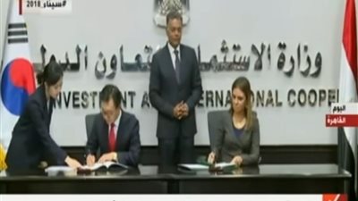 فيديو.. مصر وكوريا الجنوبية توقعان  اتفاقية لتصنيع  32 قطار جديد 