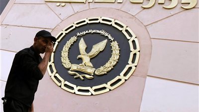 عاطل يسرق جارته المسنة في القطامية
