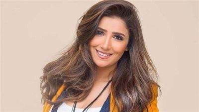 هذا ما فعلته صور مي عمر المثيرة  في جوجل .. الوردي عامل شغل