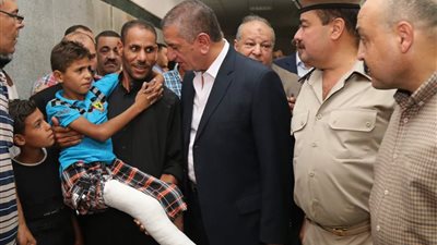محافظ كفرالشيخ يزور المستشفى العام ويدعمها بجهازي تعقيم مركزي بـ 2.5 مليون جنيه