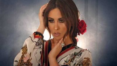 شاهد مي سليم ومحمد هنيدي في كواليس مسرحية صراع في الفيلا