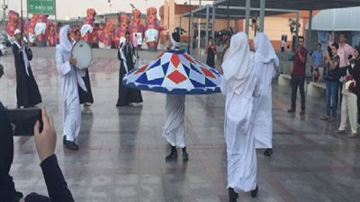 صور.. مطار القاهرة يستقبل أولى رحلات الجسر الجوي لعودة الحجاج بالطبل البلدي