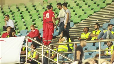 صور.. الهلال الأحمر المصري رسالة سلام في ملعب استاد الدفاع الجوى