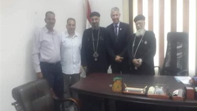صور.. رئيس حي المعصرة يتبادل التهاني بعيد الأضحى وصيام العذراء