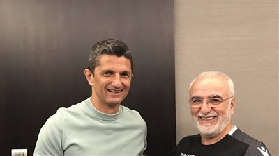 رسميًا.. باوك يجدد عقد لوشيسكو مدرب وردة