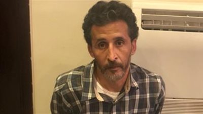 القبض على كيميائي سابق زور بطاقات مختلفة بـ اسمه للهروب من الملاحقات الأمنية 