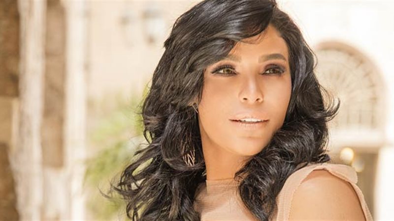 الفنانة أمينة 