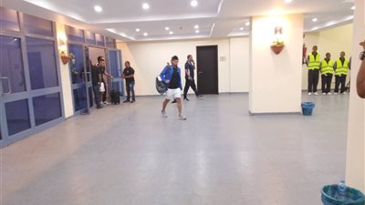 صور.. حافلة الزمالك تصل بتروسبورت