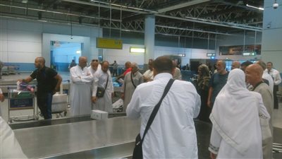 مطار القاهرة يستقبل 8 آلاف و300 حاج