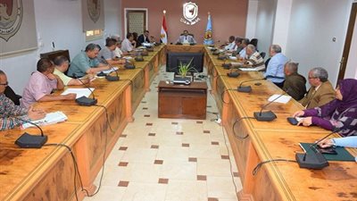 صور.. مديري إدارات جامعة سوهاج يستعدون لبدء الدراسة