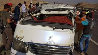  انقلاب سيارة ميكروباص على طريق السخنة.. إصابات خطيرة