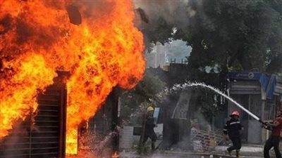 8 سيارات إطفاء.. إخماد حريق مصنع ملابس العاشر من رمضان