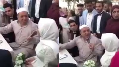 فيديو| مأذون فرفوش يشعل السوشيال ميديا
