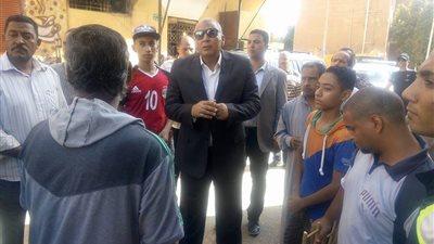 صور.. محافظ الوادي الجديد يحيل مفتش تموين للتحقيق لسوء الخبز