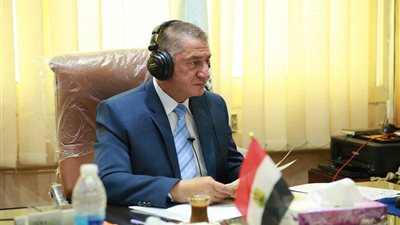 عبر الفيديو كونفرنس.. محافظ كفرالشيخ يستعرض إقامة مصنع البتروكيماويات باجتماع مجلس الوزراء