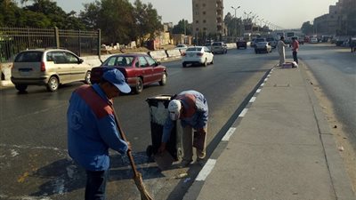 صور.. لخلق بيئة حضارية للمواطنين.. حملات نظافة مكبرة بـ حي منشاة ناصر 