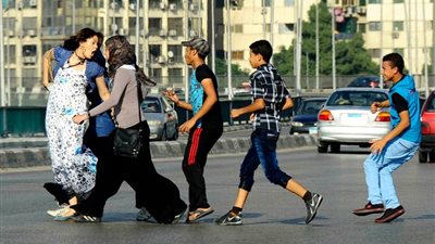 فيديو.. رأي الشارع المصري في ملابس النساء.. حرية أم سبب للتحرش ؟ 