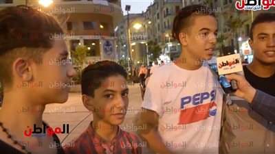 فيديو.. زي الفتيات يثير غضب الشارع.. وشباب: البنات لابسه من غير هدوم