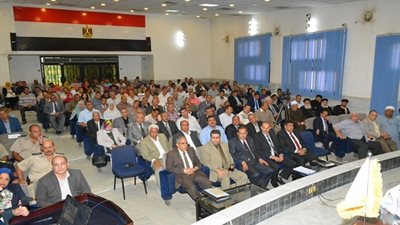 محافظ سوهاج يعقد اجتماعا موسعا لبحث كيفية مواجهة السيول المحتملة