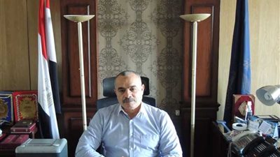مصرع وإصابة 5 أشخاص أثناء إصلاحهم سيارة على الطريق في بنى مزار