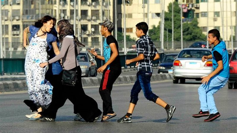 ظاهرة التحرش . 
