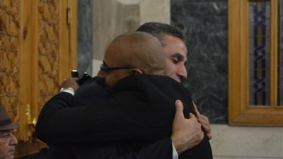 فيديو.. رئيس تحرير بوابة المواطن يواسي الشخصيات العامة في عزاء الكاتب عصام كامل