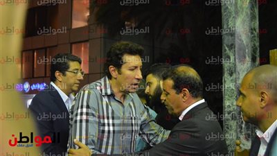 صور.. هاني رمزي يصل عزاء شقيق الكاتب الصحفي عصام كامل رئيس تحرير بوابة فيتو