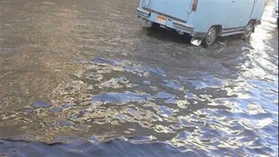 زحام مروري بالمهندسين بسبب انفجار ماسورة مياه