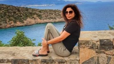إطلالة إليسا بدون مكياج فى عطلتها الصيفية باليونان