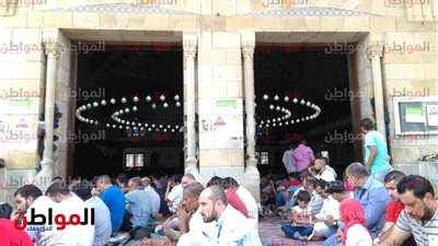 فيديو.. أهالي 6 أكتوبر يؤدون صلاة الجمعة في مسجد الحصري