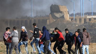 الصحة الفلسطينية: 120 مصابًا في جمعة مسيرتنا مستمرة