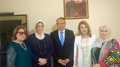 منال العبسي تشيد  بـ السفير المصري في لبنان وتؤكد: هدفنا مصلحة المرأة العربية