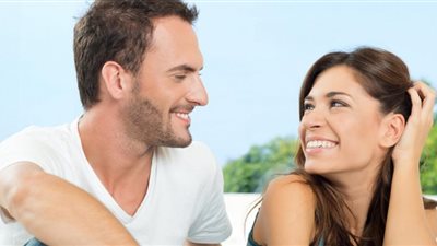 إنفوجراف| علامات حب المرأة للرجل