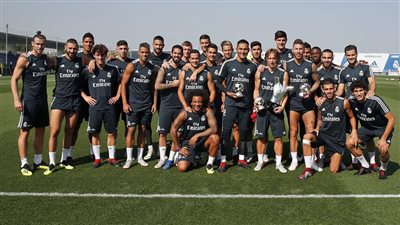 غرفة ملابس ريال مدريد تفرح في كريستيانو رونالدو