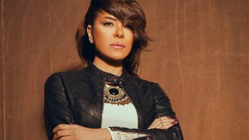 الفنانة الفت عمر