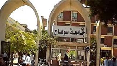 كلية الطب تناقش تطوير أساليب التقويم بجامعة سوهاج