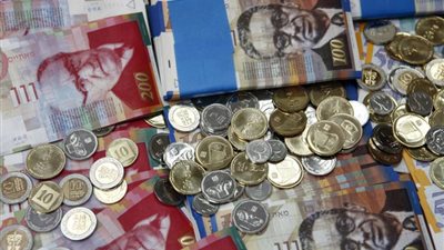 إنفوجراف| تعرف على أسعار العملات اليوم
