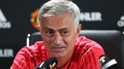 مورينيو يعلن قائمة مانشستر يونايتد للقاء بيرنلي
