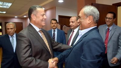 رئيس الجامعة ومحافظ بني سويف الأسبق يهنئان المستشار هاني عبد الجابر بتوليه المنصب