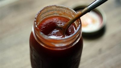 فيديو| ماتشتريش من برة.. اعملي كاتشب في البيت بأسهل الطرق
