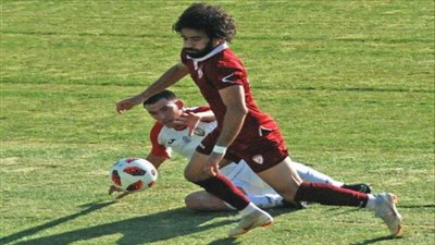 اريس يتفوق علي لاريسا بثنائيه في الدوري الإيوناني في حضور مرسي