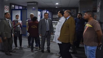 صور.. جولة مفاجئة لمحافظ الإسكندرية بـ مستشفى أبو قير العام