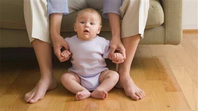 أنا أمتى حبيبتي هتكبر.. تعرفي على الطرق المساعدة لجلوس طفلك