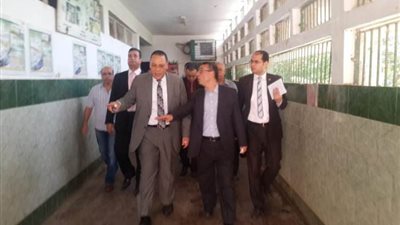 محافظ الشرقية يستجيب لـ سيدة مطلقة ويعفي إبنتها من المصروفات المدرسية