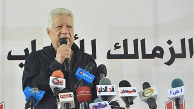 مرتضي منصور يمنح شهر مكافآة للمواظفين والعمال