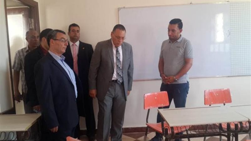 محافظ الشرقية خلال