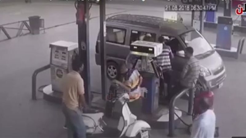 طفلا الدقهلية برفقة