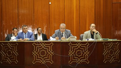 محافظ قنا يبحث 250 طلب خلال اللقاء الإسبوعى المفتوح