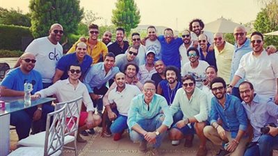 فيديو.. أسرة مسرح مصر تحتفل بمولودة محمد أنور