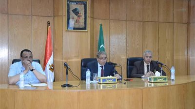 محافظ المنيا يوجه بتنظيم معارض مستلزمات المدارس 2018 في جميع المراكز